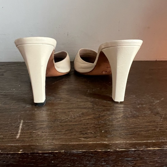 Vintage 90’s CHANEL Two Tone Cream and Burgundy Mules NEEDS REPAIR 37 EU - Picture 3 of 8